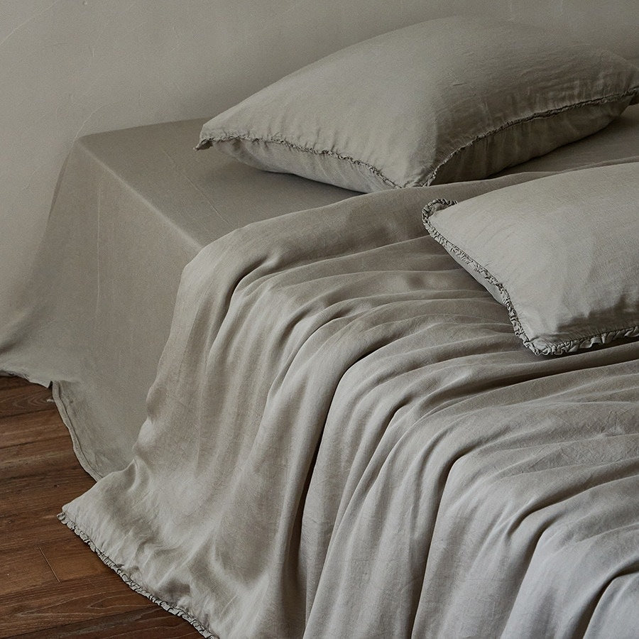 Linen bedding set with fine ruffle and soft-washed texture