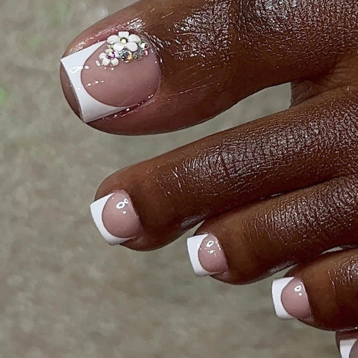 Artificial nail set with elegant French tip design and sparkling accents Kalsten