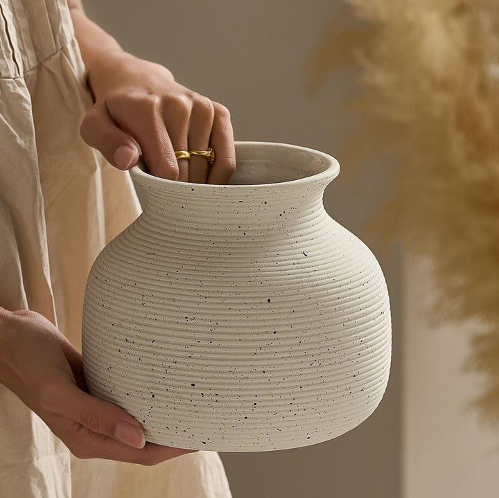 Elegant and Artistic Ceramic Vase Kalsten