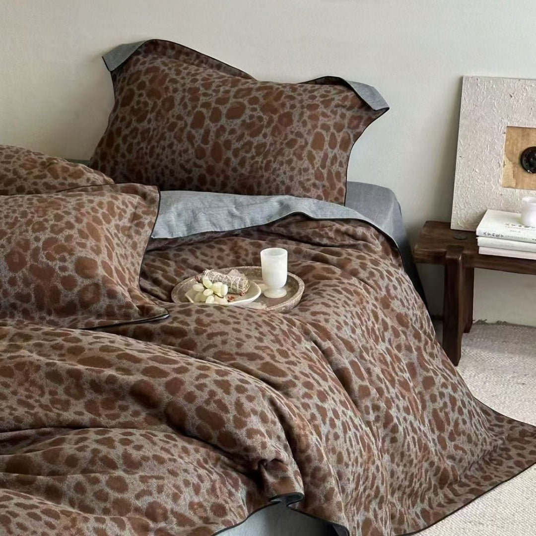 Reversible cotton satin bedding set with leopard pattern and contrasting trim