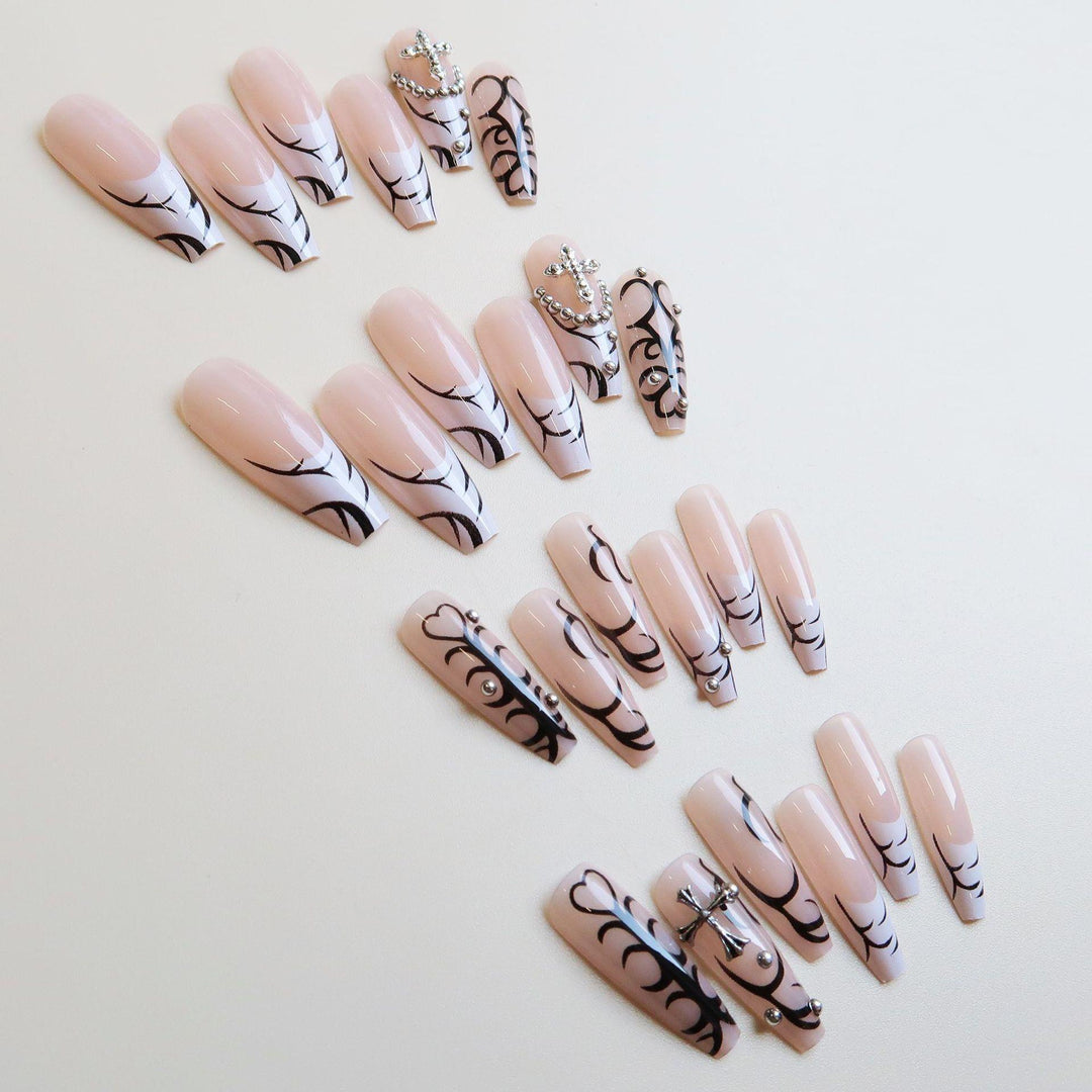 Artistic Press-On Nail Art Set with Intricate Engravings