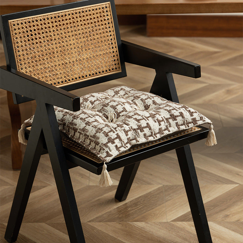 Decorative woven seat cushion with tufting and tassels Kalsten