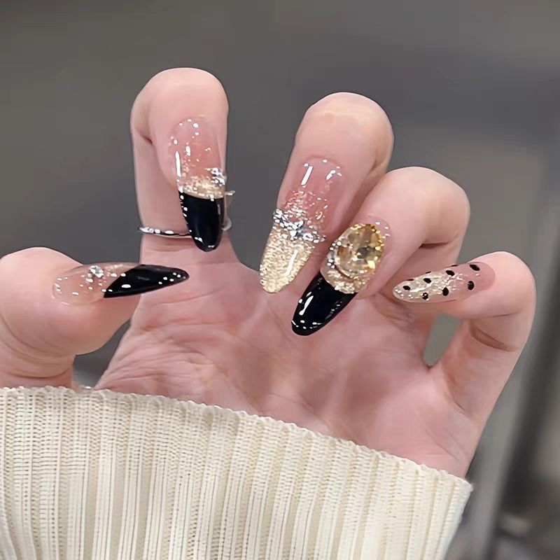 Artistic Floral-Embellished Press-On Nail Art Kalsten