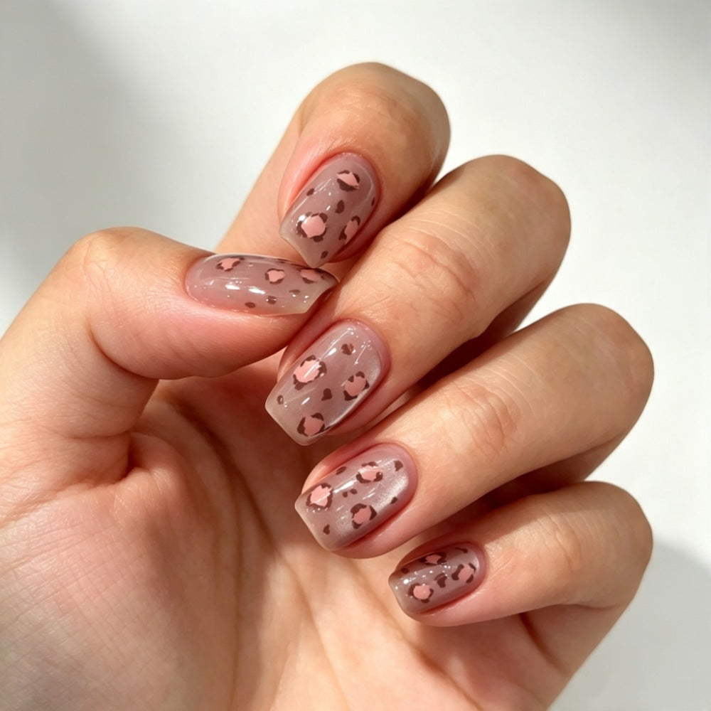 Acrylic nails with modern animal design Kalsten