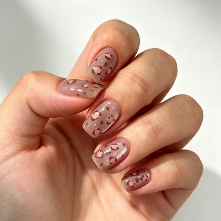 Acrylic nails with modern animal design Kalsten