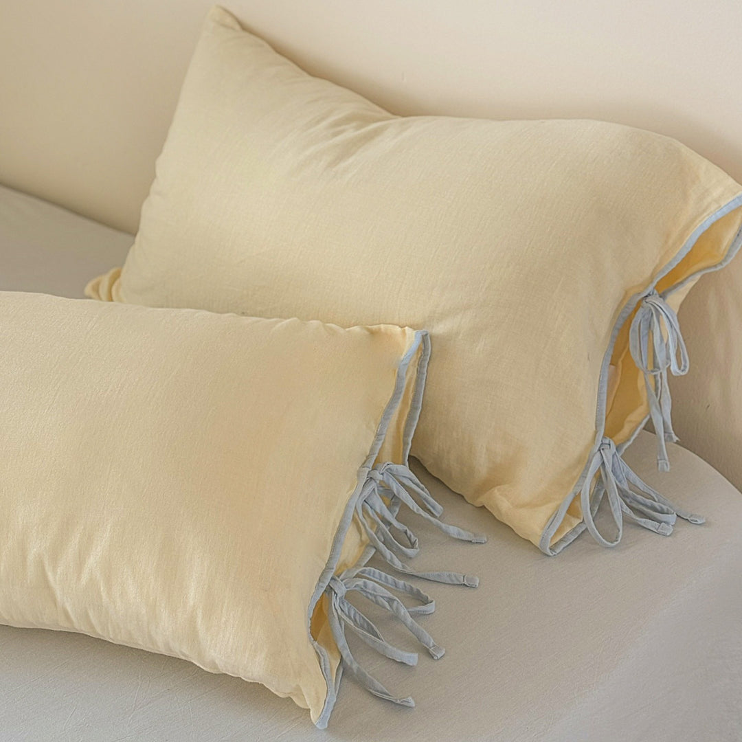 Pillowcase set in washed linen look with decorative ties