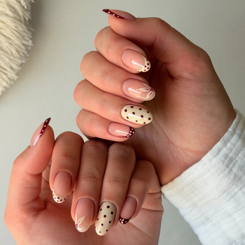 Elegant artificial nails with floral and dotted design Kalsten