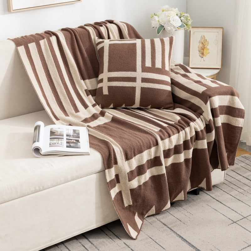 Geometric Pattern Throw Blanket