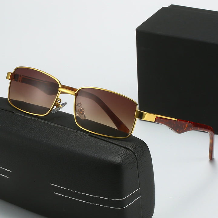 Women's corrective glasses with elegant gold-colored frame and stylish design Kalsten
