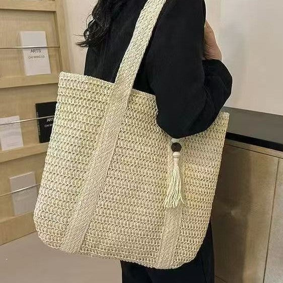 Handbag Made of Natural Weave with Decorative Tassel Detail Kalsten