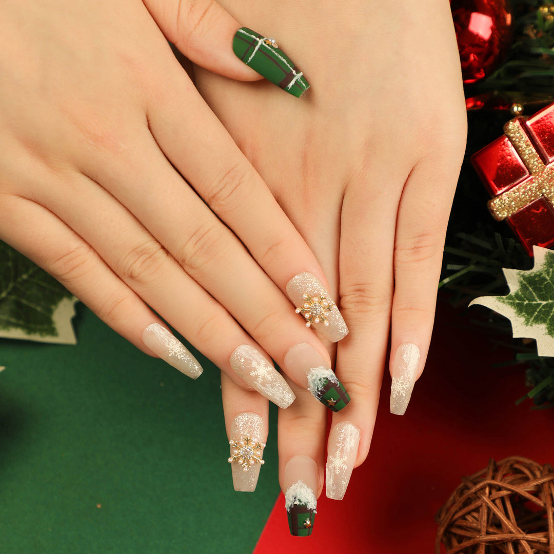 Artistic Nail Extensions with Festive Christmas Design Kalsten