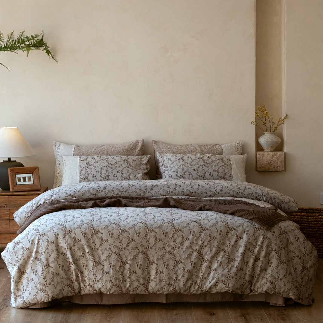 Elegant bedding set made of cotton satin with delicate flower jacquard structure and lace embroidery detail
