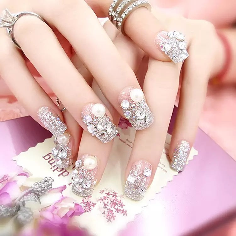 Artificial nails with delicate floral decorations Kalsten