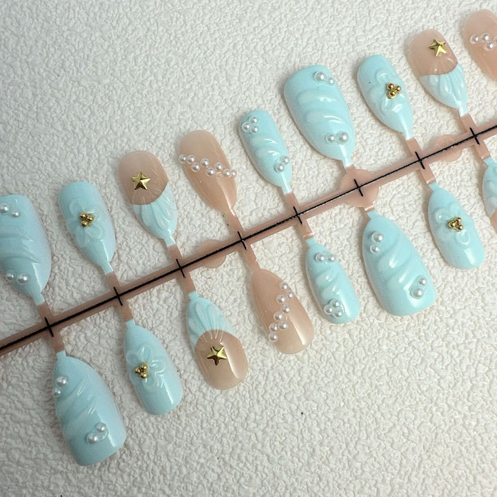 Creative nail art with floral accents Kalsten