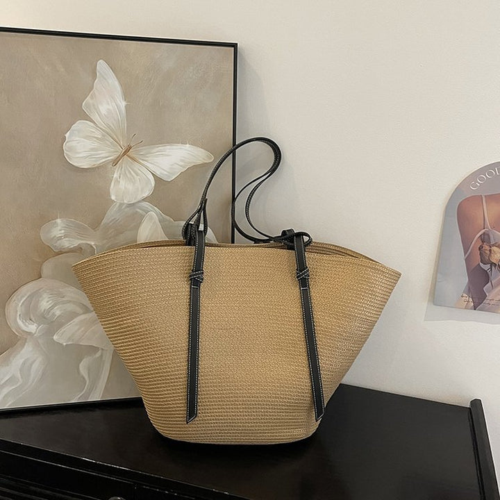 Elegant Beach Bag Made of Woven Natural Material with Leather Accents Kalsten