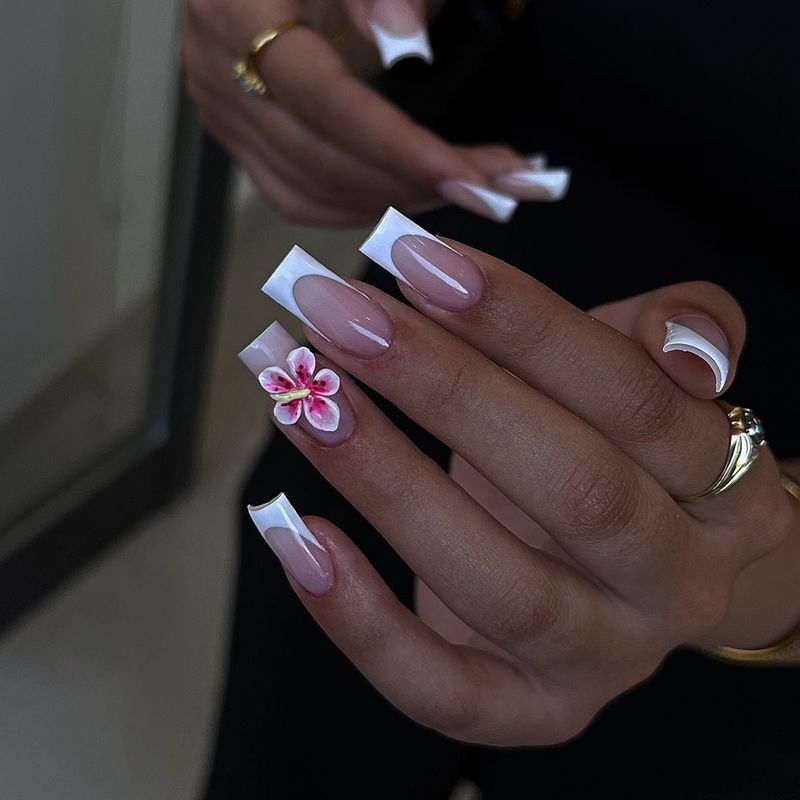 Elegant Floral-Embellished Press-On Nail Set Kalsten