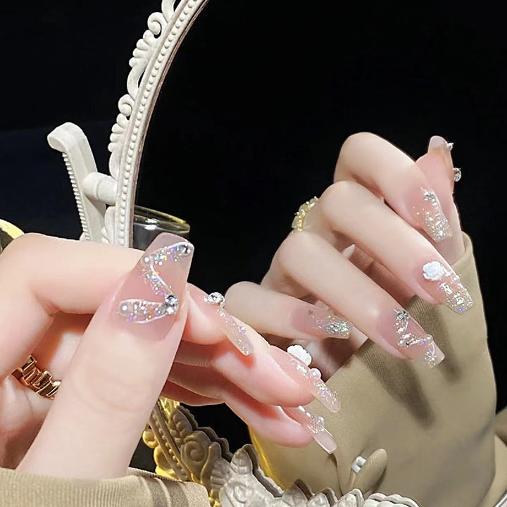 Glamorous artificial nails with sparkling accents Kalsten