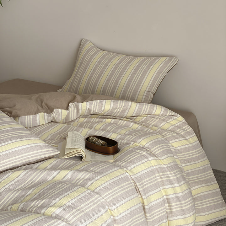 Reversible bedding set made of cotton-linen blend with fine stripe texture and fitted sheet