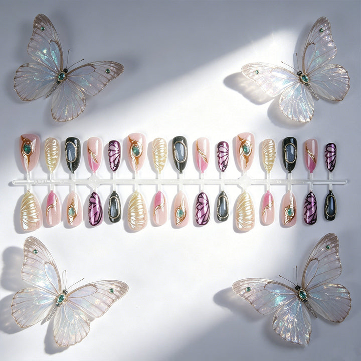 Glamorous artificial nails set with delicate designs Kalsten