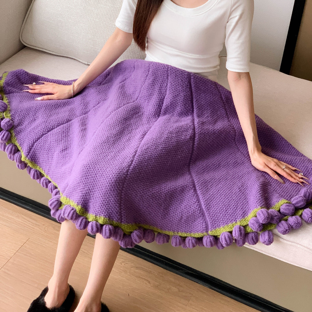 Cozy Blanket with Playful Pompons Kalsten