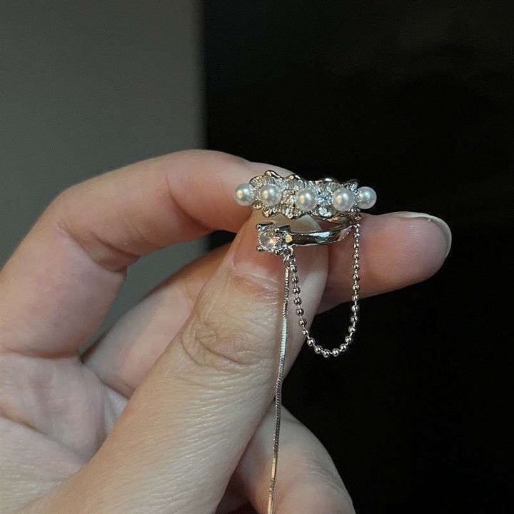 Elegant Pearl and Crystal Chain Ring Kalsten