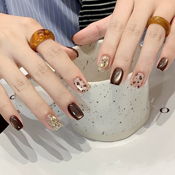 Glamorous Press-On Nail Set with Rhinestone and Glossy Finish Kalsten