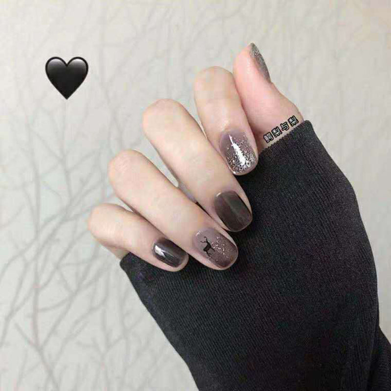 Artful nail extensions with an elegant leaf pattern Kalsten