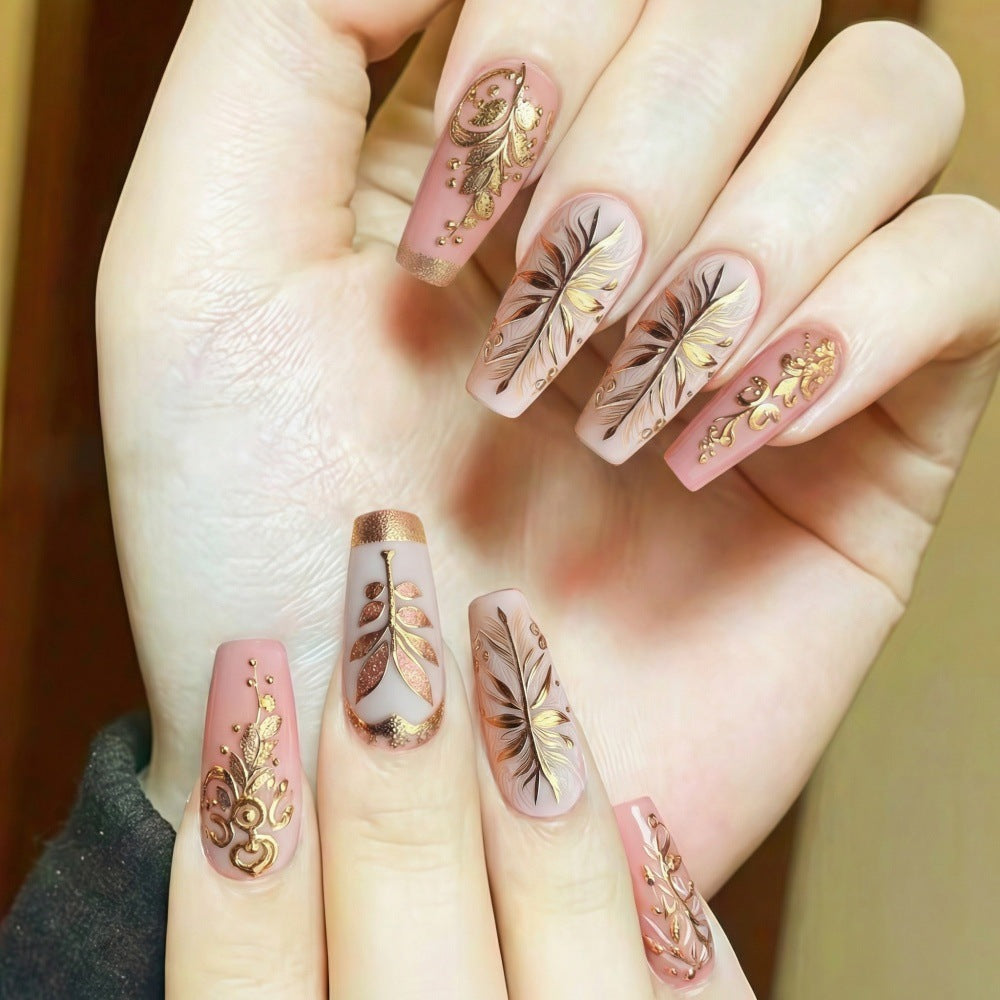 Elegant and artistically designed artificial nails Kalsten