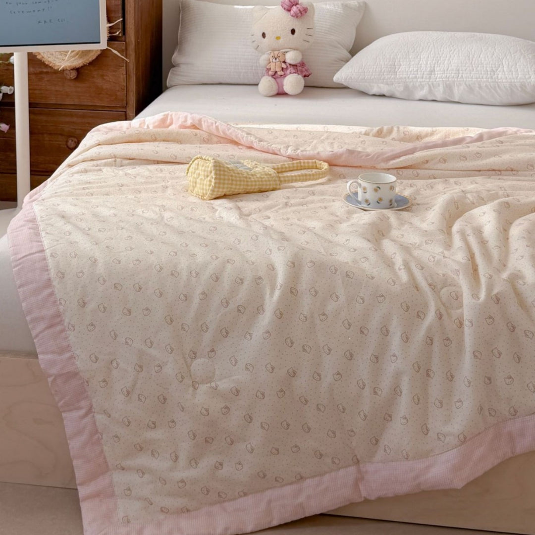 Children's quilt with light filling and cute animal castle print