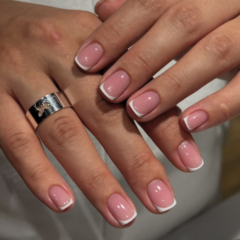 Classic French-Tip Nail Art Kalsten