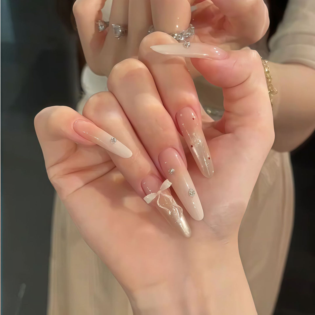 Artificial nails with elegant accents Kalsten