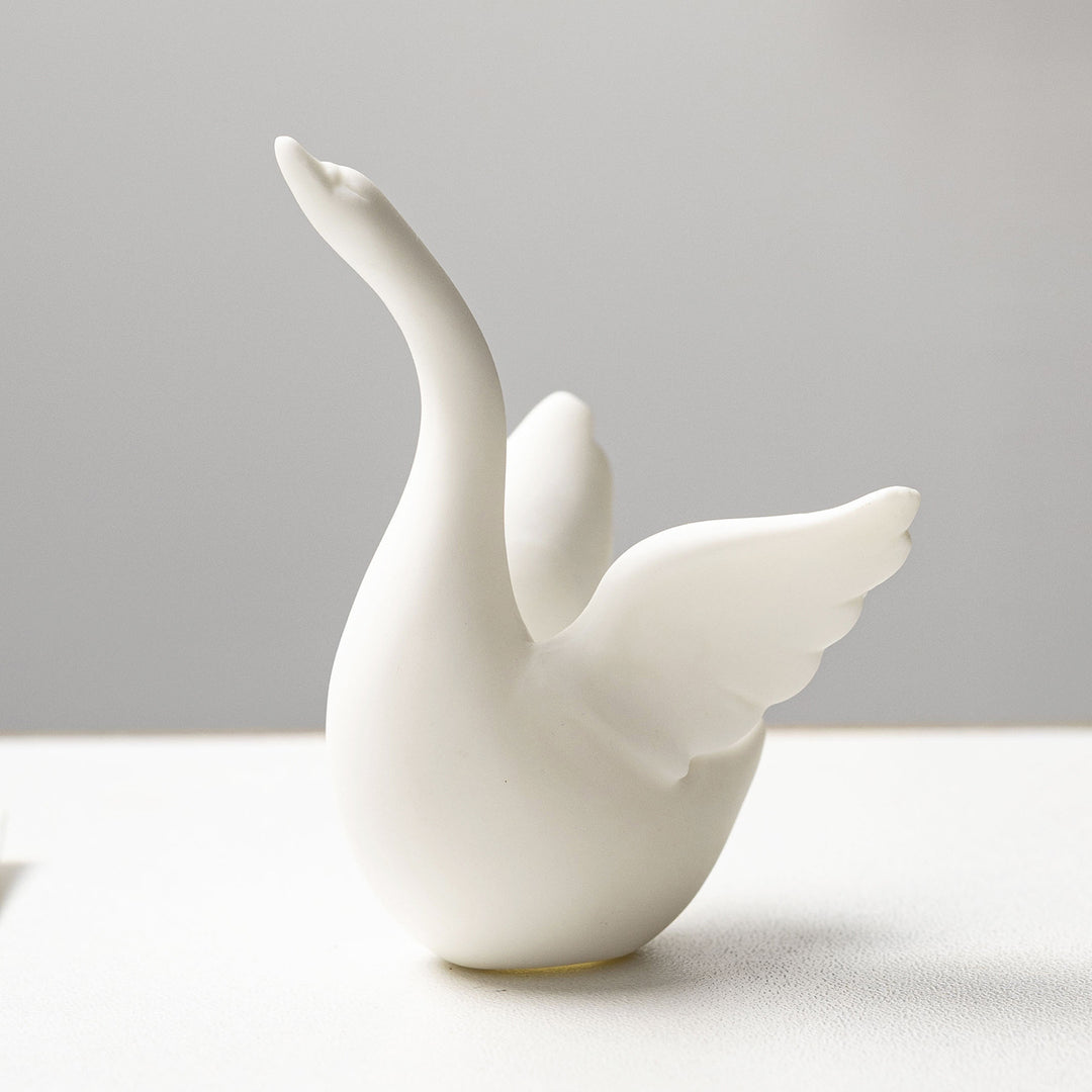 Curved Ceramic Figure Kalsten