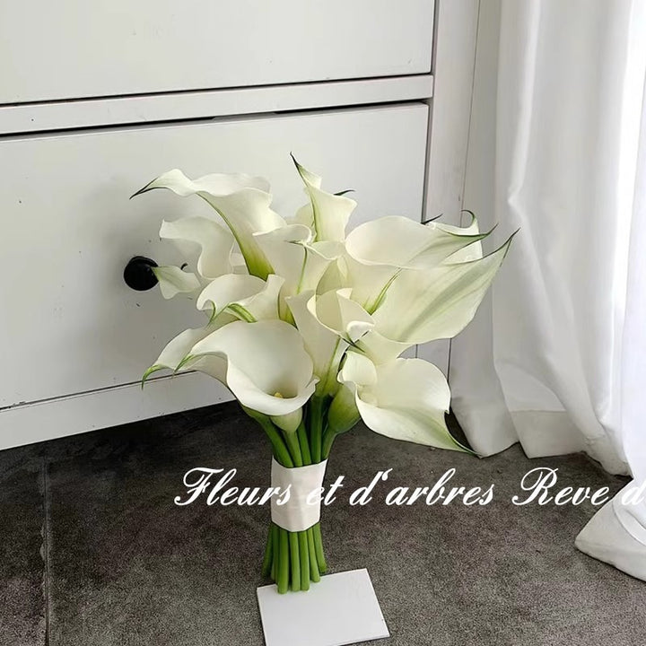 Elegant Calla Lily Bouquet