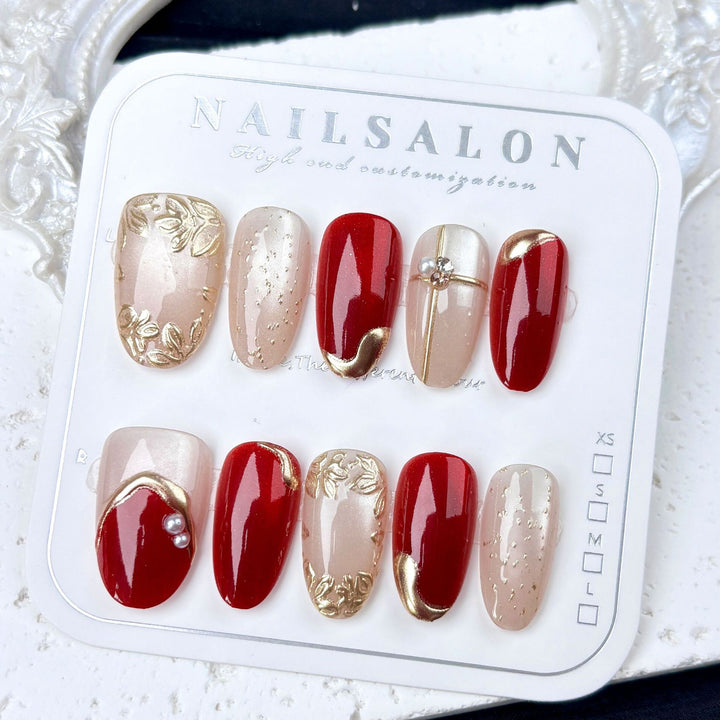 Artificial nails with elegant gold accent Kalsten