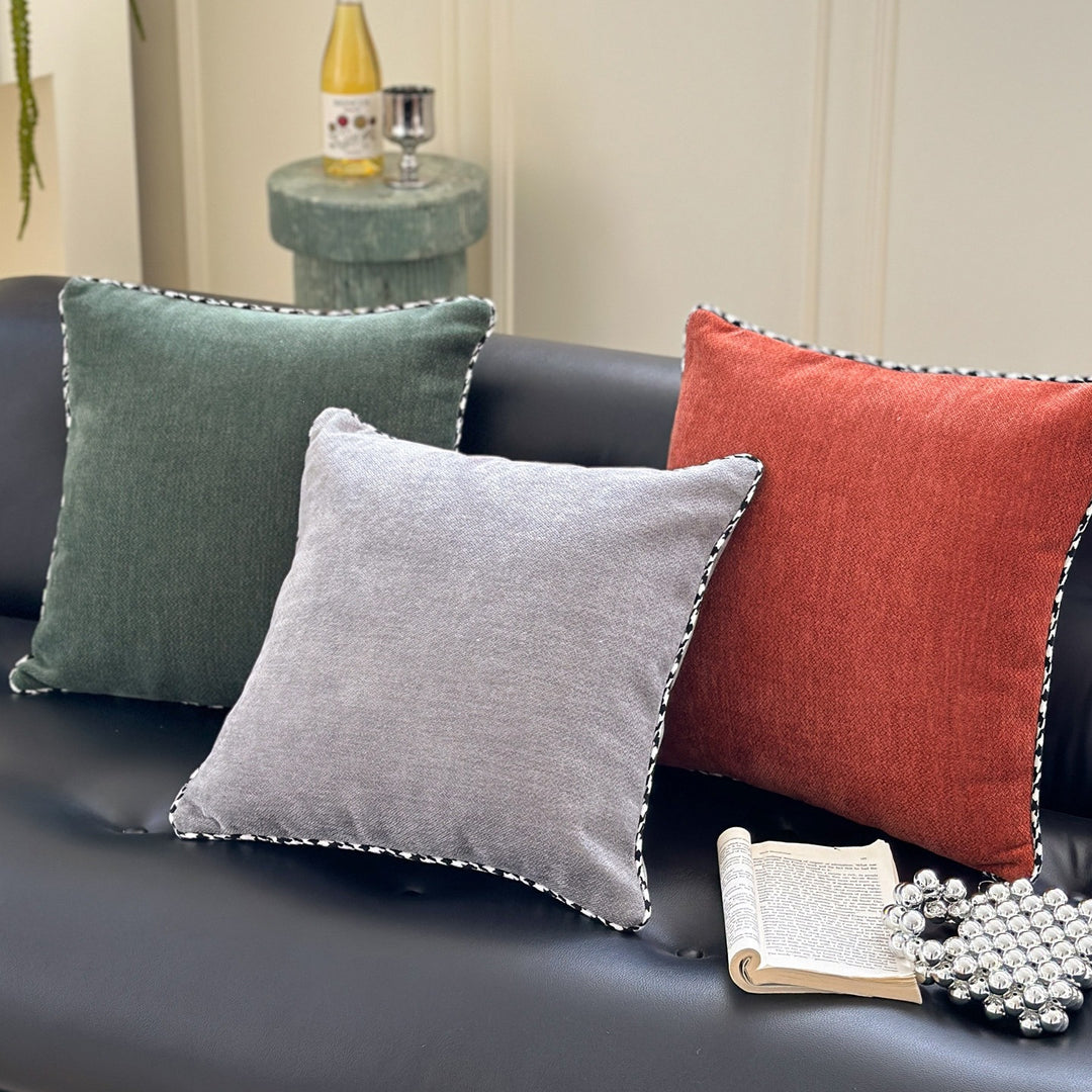 Decorative square decorative pillow made of soft velvet with contrasting piping