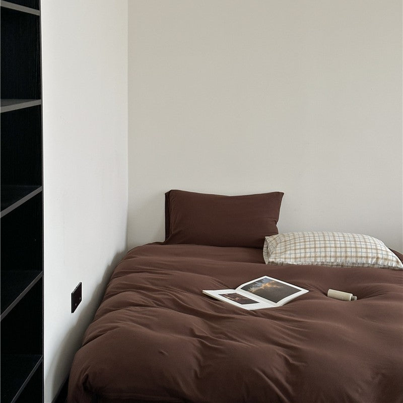 Minimalist Mako satin bedding set with extra-soft surface and easy-care weaving