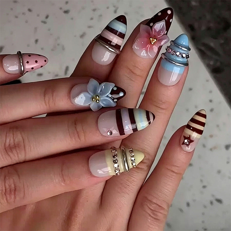 Nail art set with floral and geometric designs Kalsten