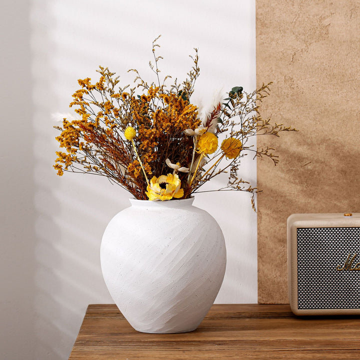 Elegant and timeless decorative vase Kalsten