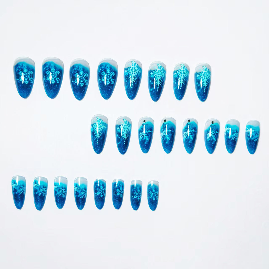 Clear nail design with glitter and snowflake motif Kalsten