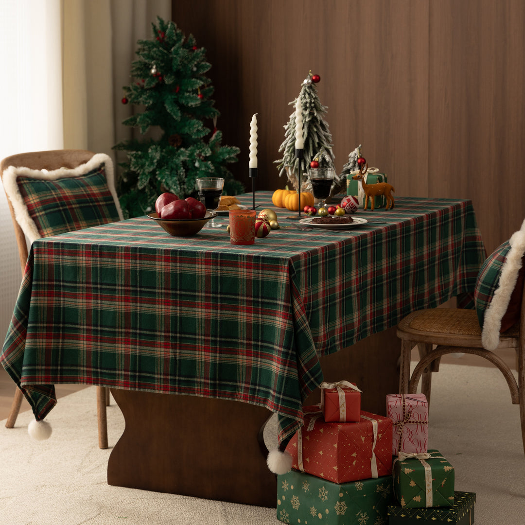 Rectangular checkered tablecloth made of cotton blend with pompom tassels Kalsten