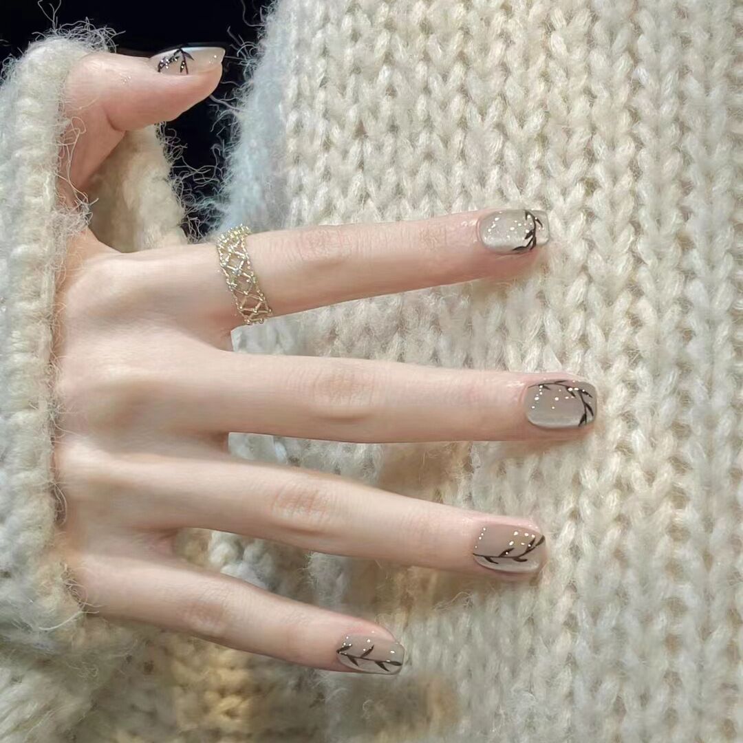 Artistic Floral-Embellished Press-On Nail Art Kalsten