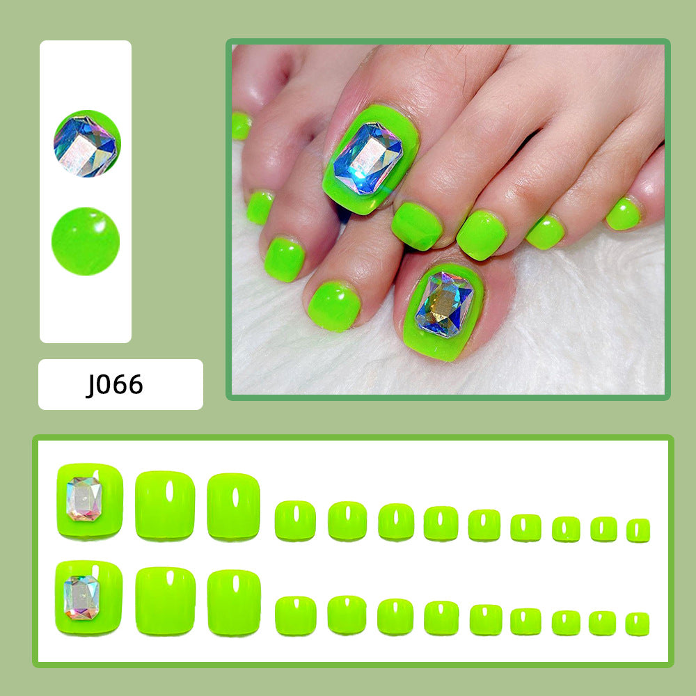 Nail art with glamorous rhinestone accents Kalsten