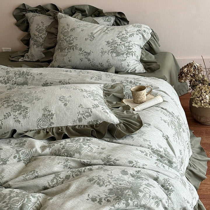 Romantic duvet cover set with jacquard flower pattern and ruffle edges