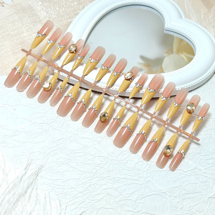 Artificial nails with elegant 3D applications and glitter Kalsten