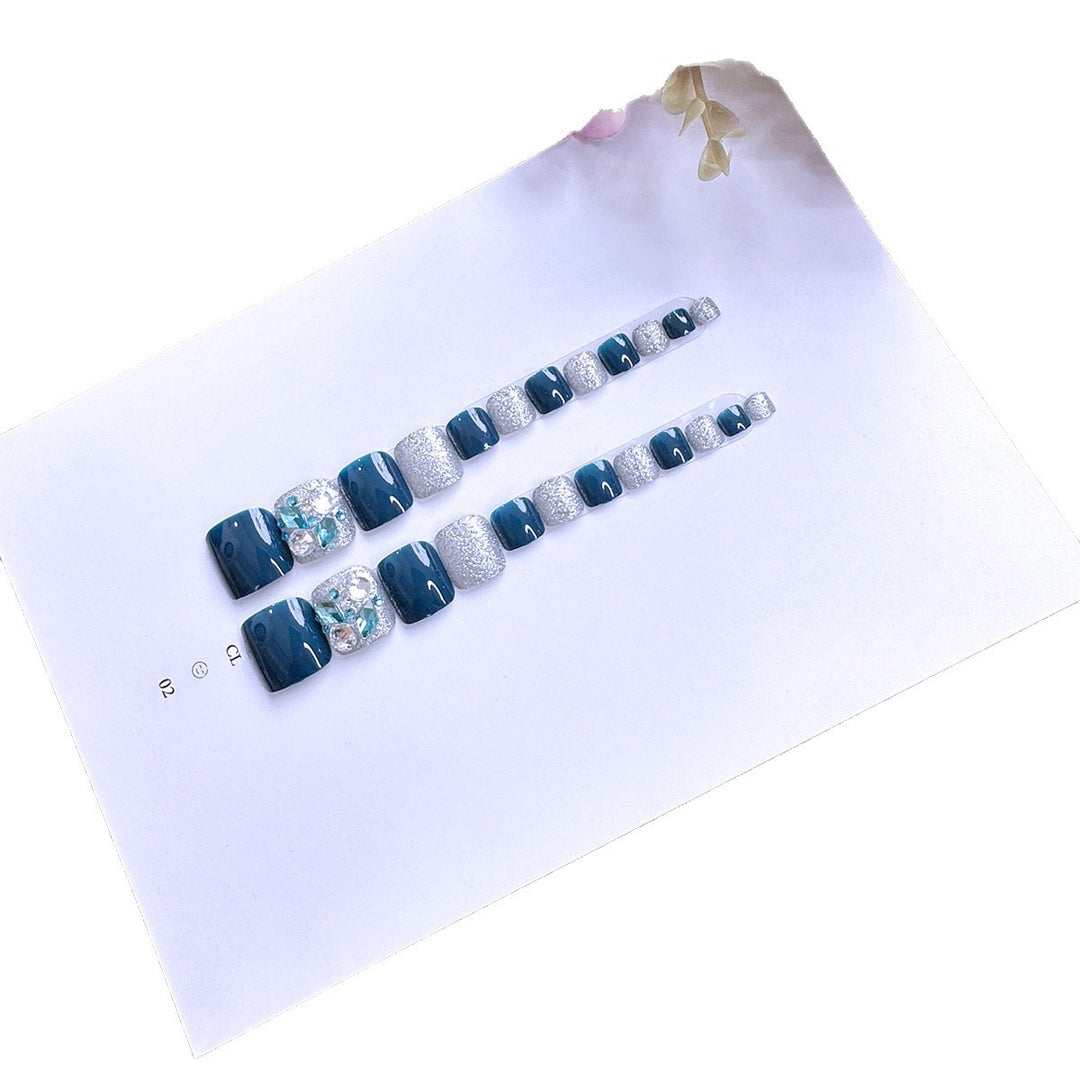 Exclusive toenail art with glitter and gemstones Kalsten