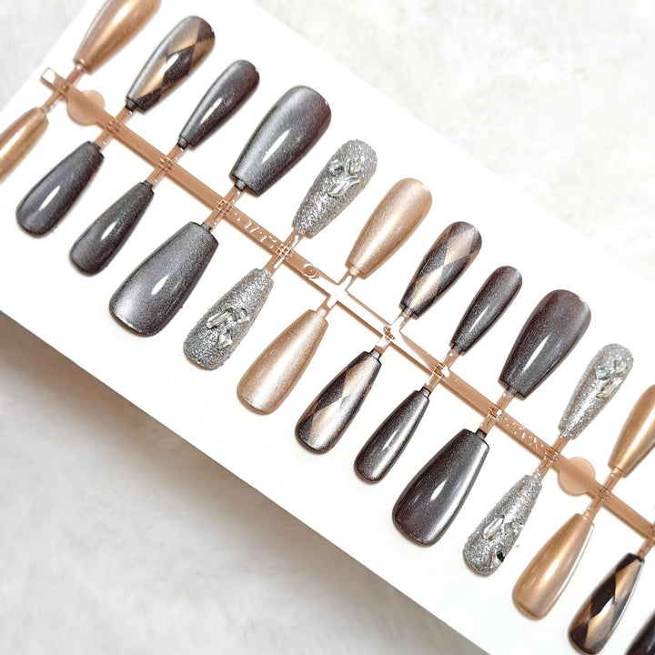 Glamorous Art Nails in Elegant Metallic Look Kalsten