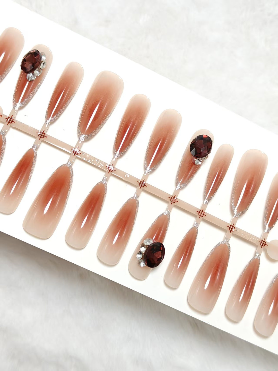 Elegant Artificial Nails with Shimmering Gradient and Sparkling Accents Kalsten