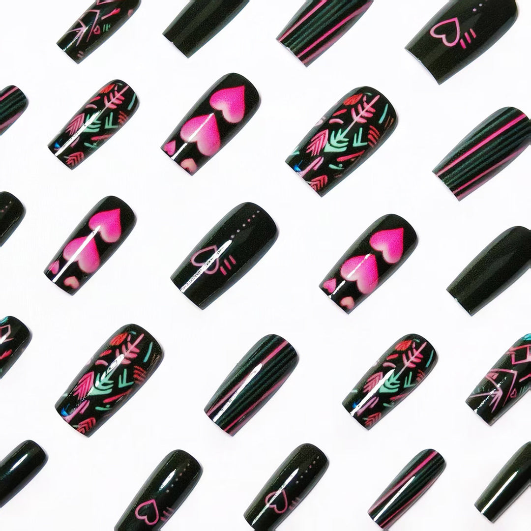 Creative artificial nails with modern graphic designs Kalsten