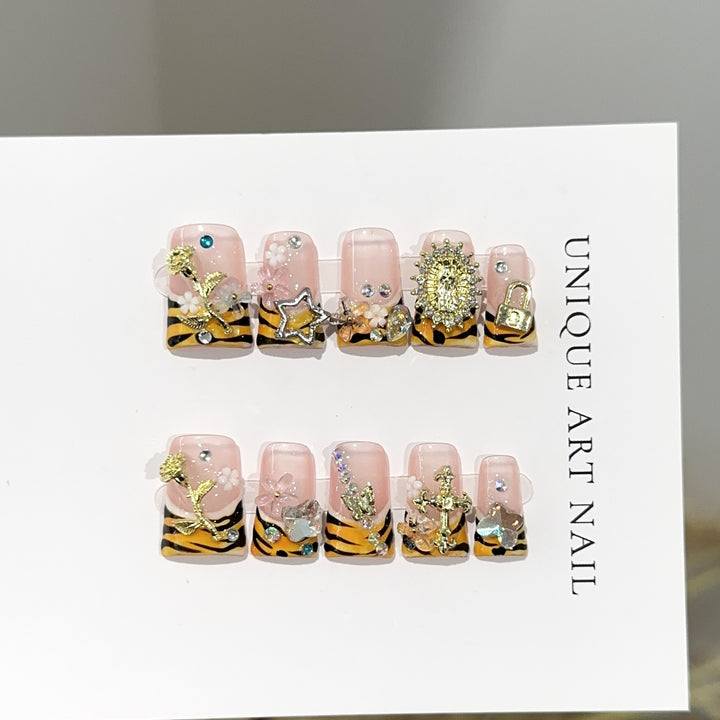 Artistic Themed Press-On Nail Design Set