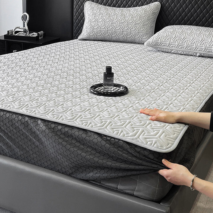 Mattress protector-topper with cooling microfibre quilting and non-slip bottom
